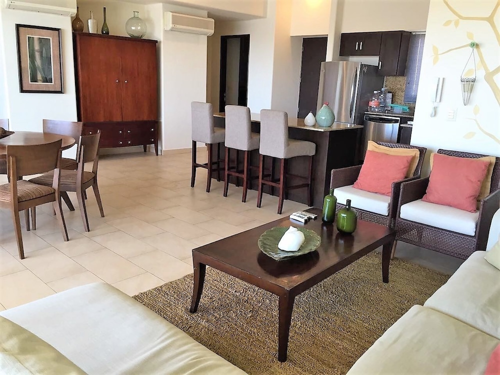 Family Apartment, 2 Bedrooms, Sea View, Oceanfront