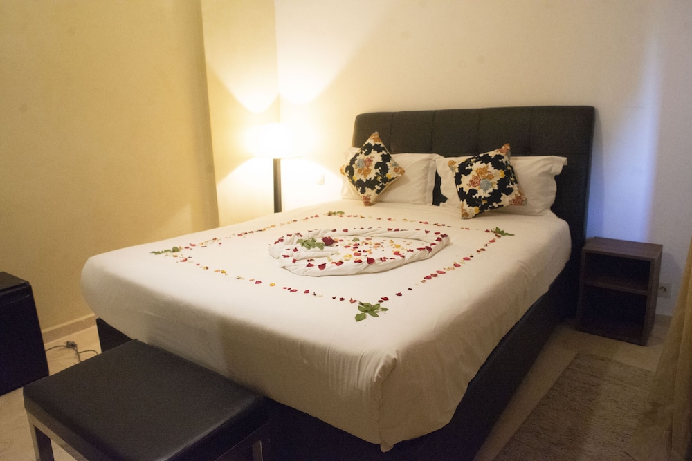 Classic Double Room, 1 Queen Bed, Garden View photo 2