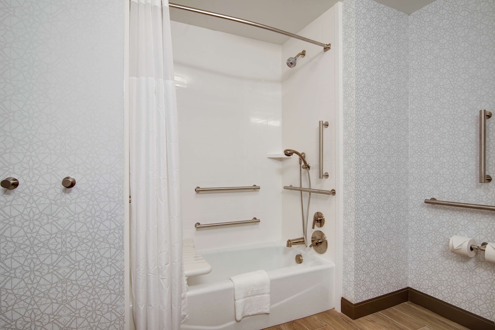 Room, 2 Queen Beds, Refrigerator