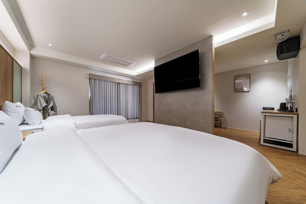 Family Room - Photo 26