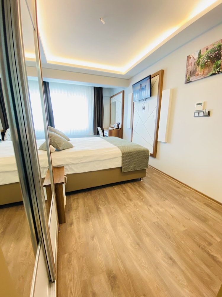 Standard Single Room thumbnail 6