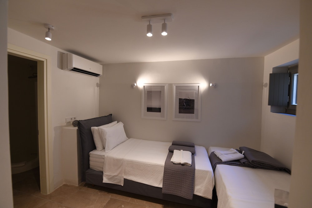 Three Bedroom Beachfront Grand Maisonette photo 1