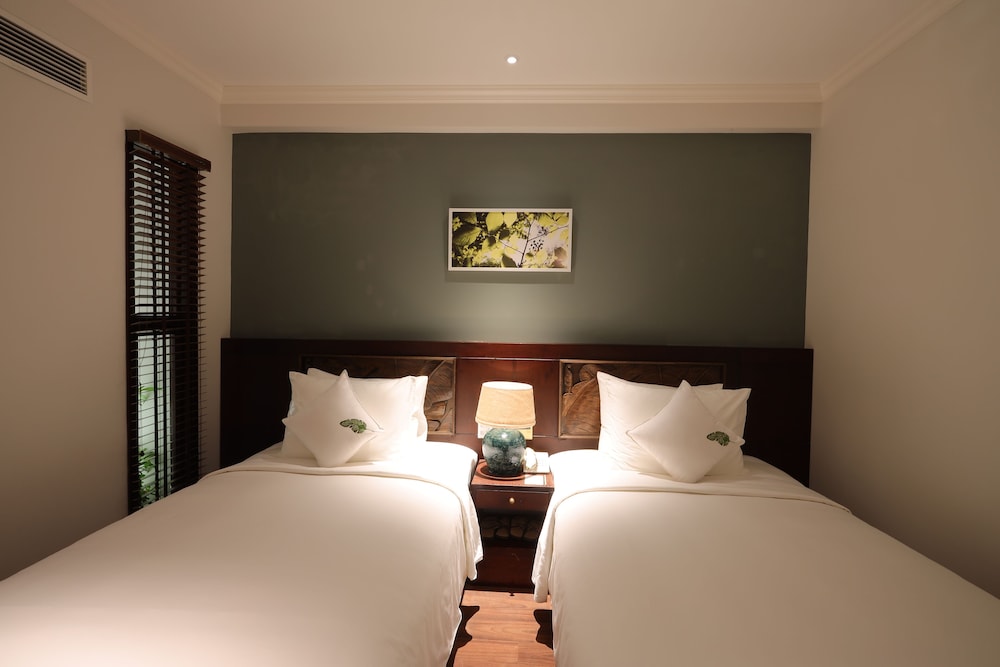 SCHROEDER TWIN ROOM