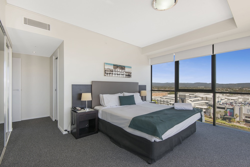 Family Apartment, 3 Bedrooms, Partial Ocean View photo 1