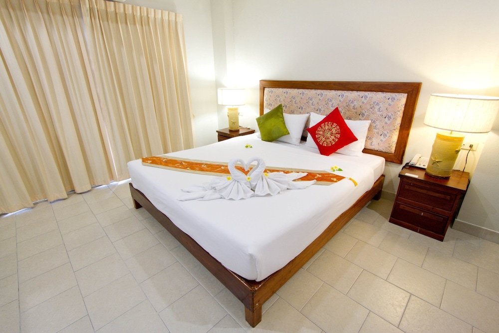 Deluxe Room - Photo 6
