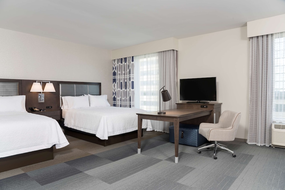Room, 2 Queen Beds, Bathtub (Mobility & Hearing)