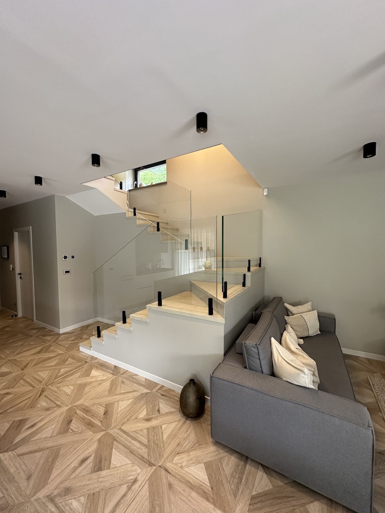 Villa photo 2