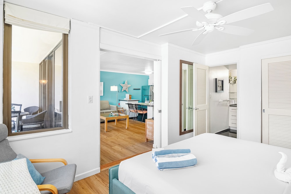 Premium Remodeled Condo with Ocean View and Parking: Premium Apartment, 1 King Bed with Sofa bed, Kitchen, Ocean View (0168) photo