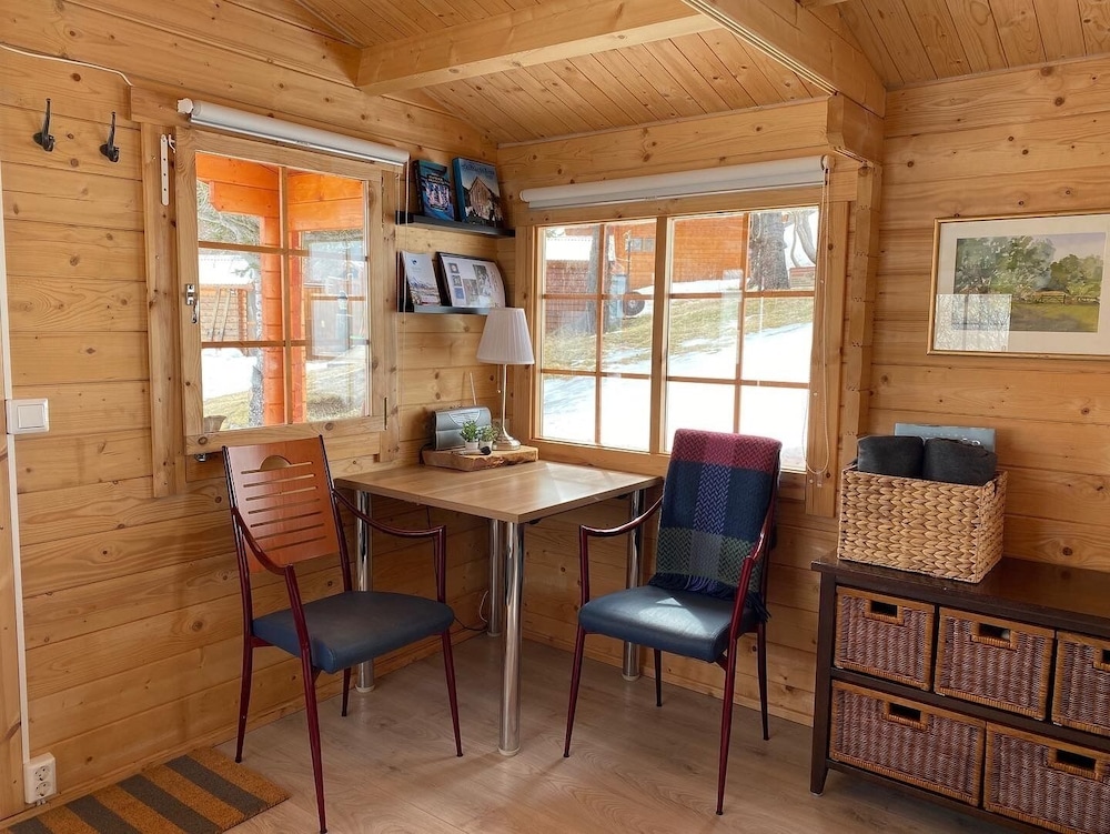 Private Cottage, 1 King Bed, Hot Tub, Mountain View photo 2