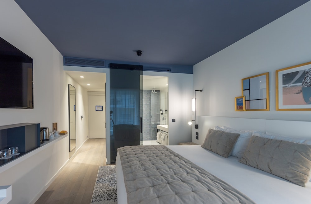 Standard Room, 1 King Bed, City View (Mountain View) - Photo 13
