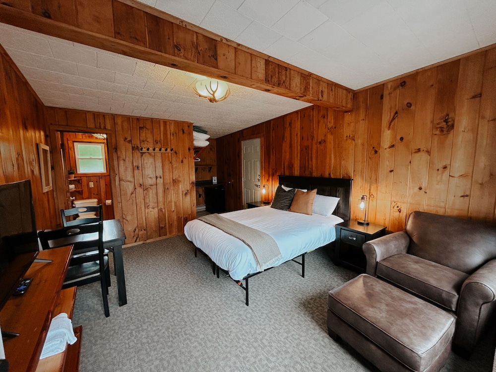 Standard Room, 1 Queen Bed photo 3