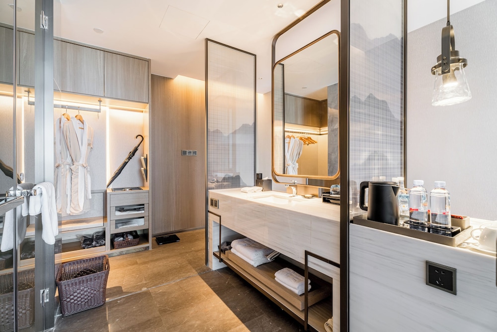 Superior Twin Room, 1 Bedroom, City View photo 3