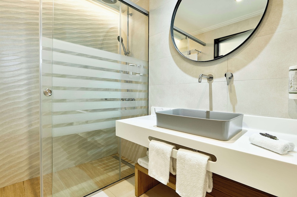 Standard Double Room, Sea View (with Whirlpool) photo 3