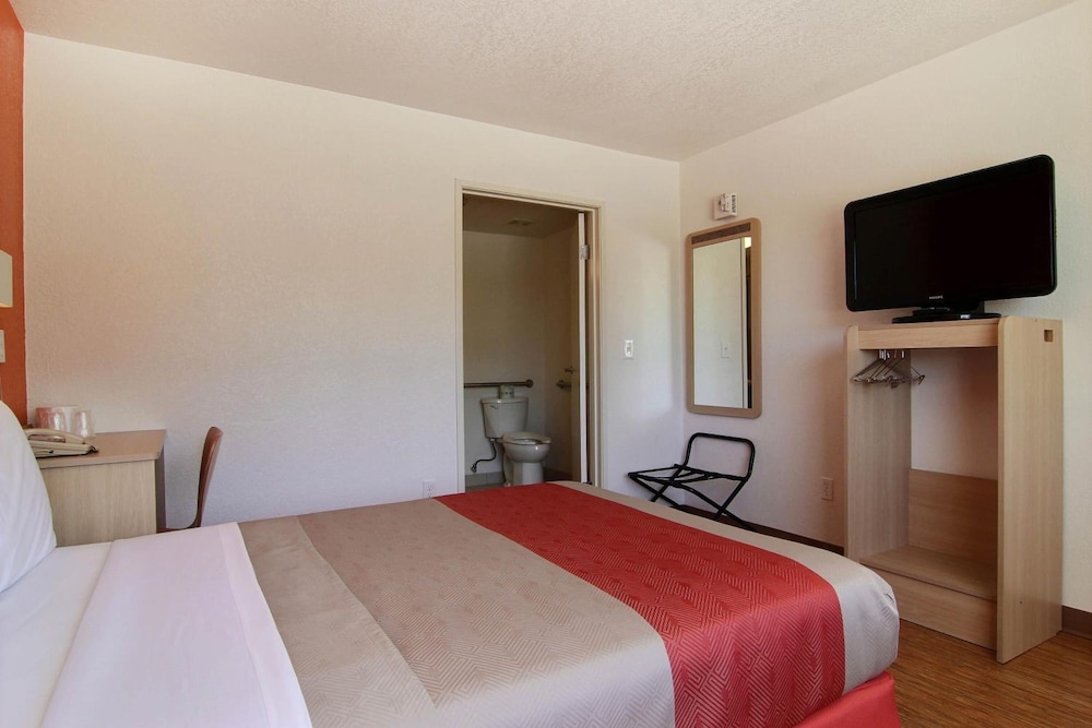Deluxe Room, 1 Double Bed, Accessible, Non Smoking photo 2