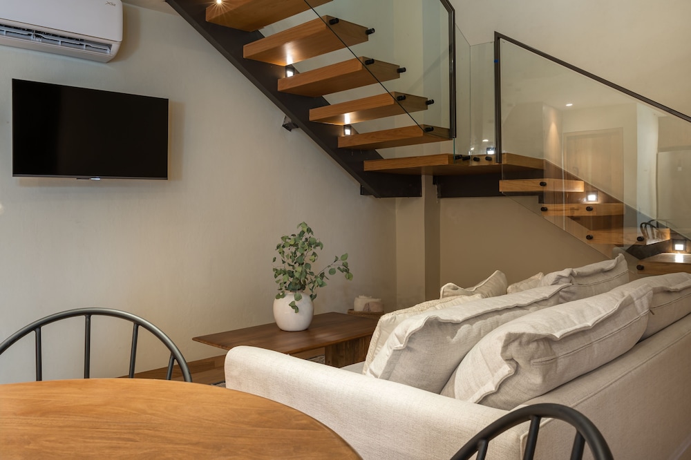 Luxury Loft, 1 Queen Bed with Sofa bed, Air conditioning