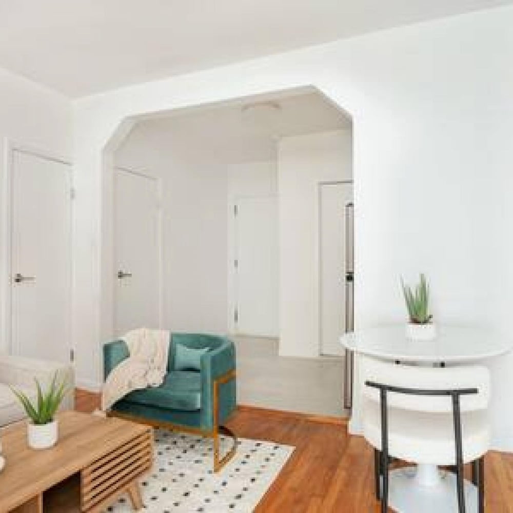 Apartment photo 2