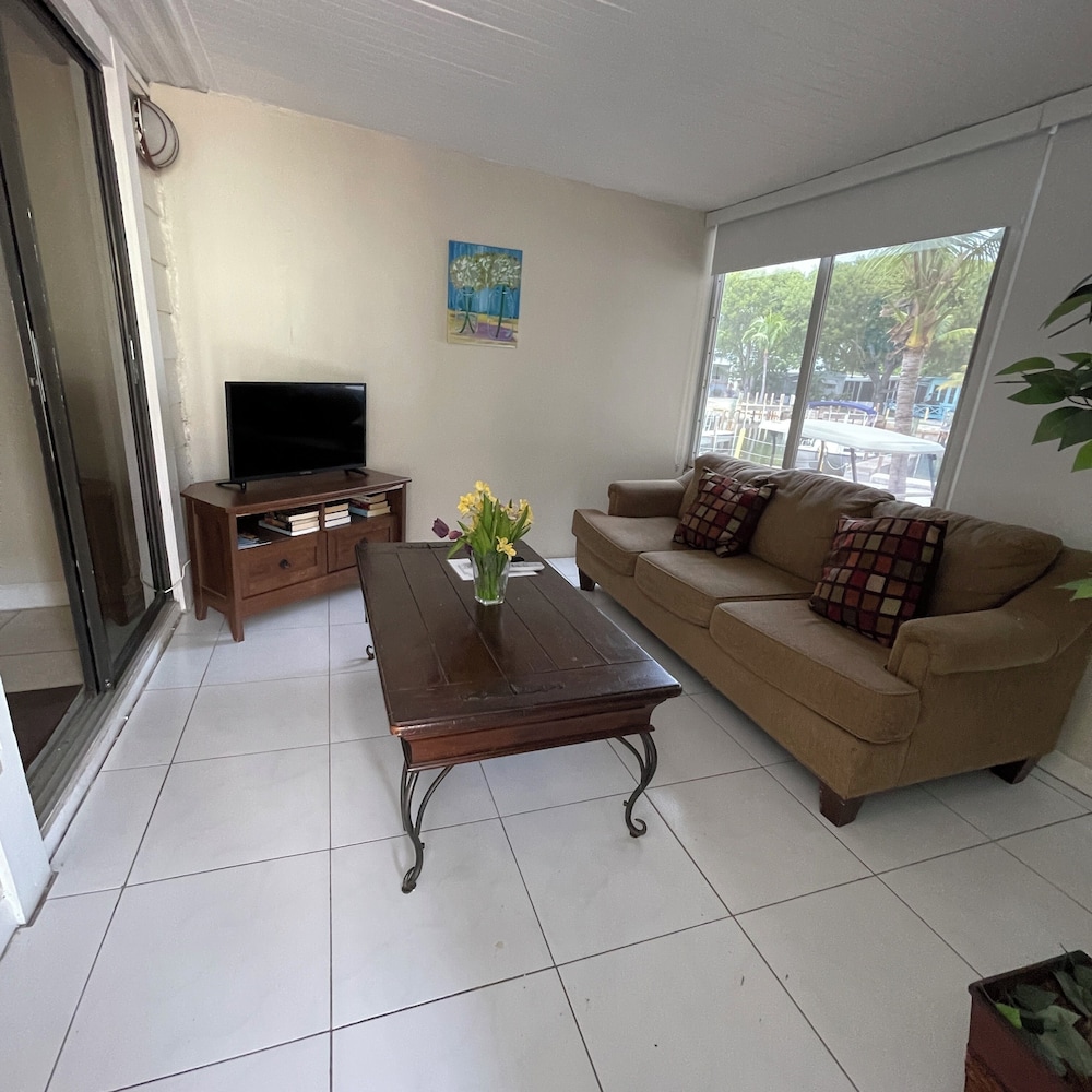 Standard Mobile Home photo 1