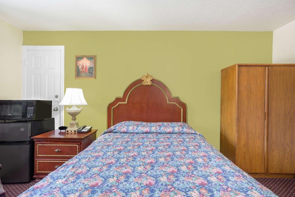 Room, 1 King Bed photo 3
