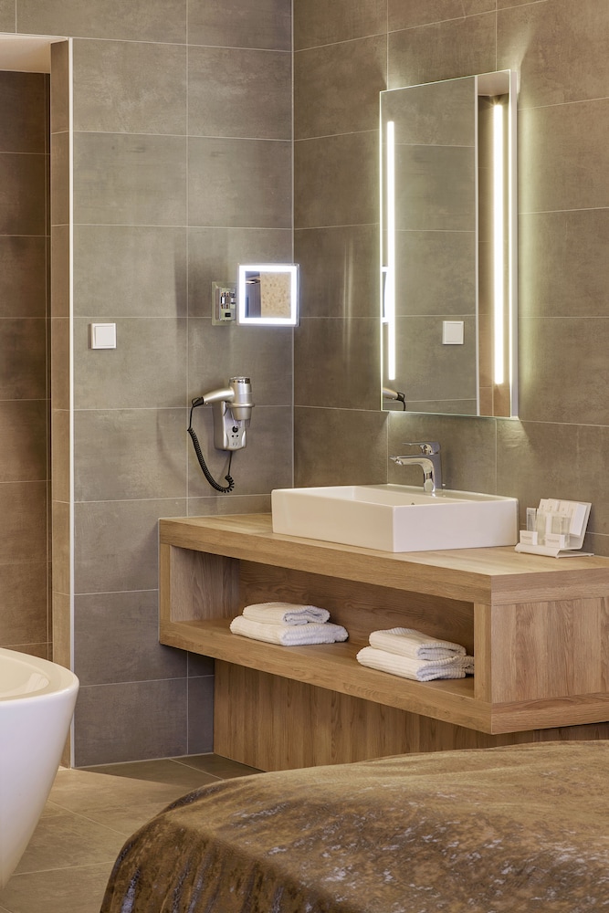 Superior Room (open bathroom) photo 3