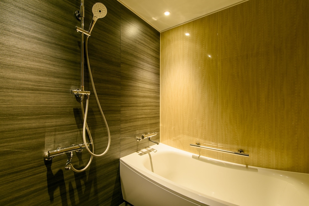 Premier Twin Room, Non Smoking, Exclusive Club Lounge Access (46sqm, Bed width 120cm) - Photo 6