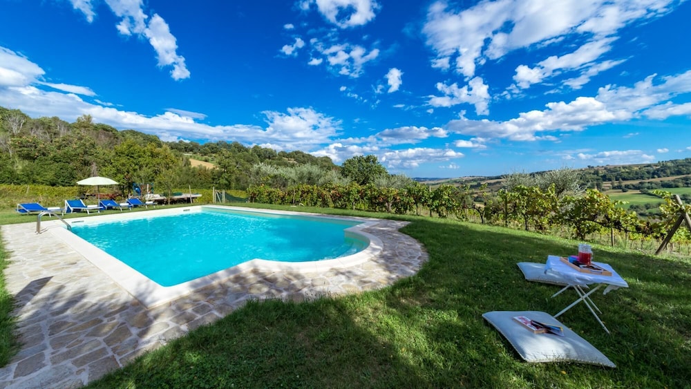 Villa photo 2