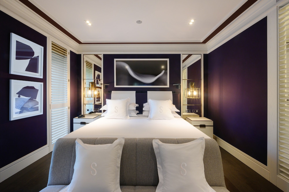 Superior Room with 1 Double or 2 Single Beds (Patio Views)