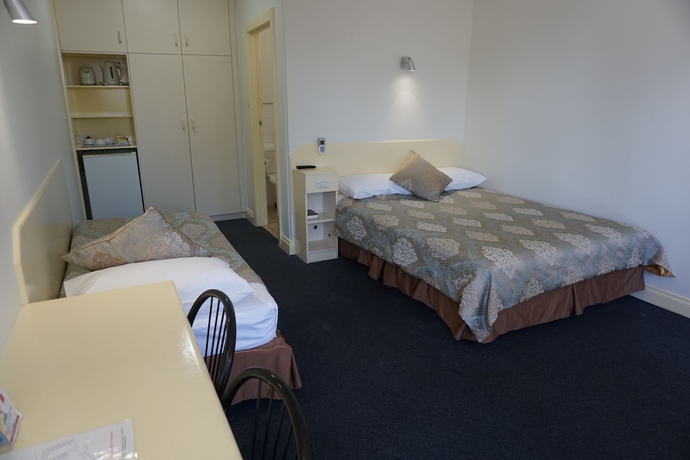 Standard Twin Room, Multiple Beds - Photo 6