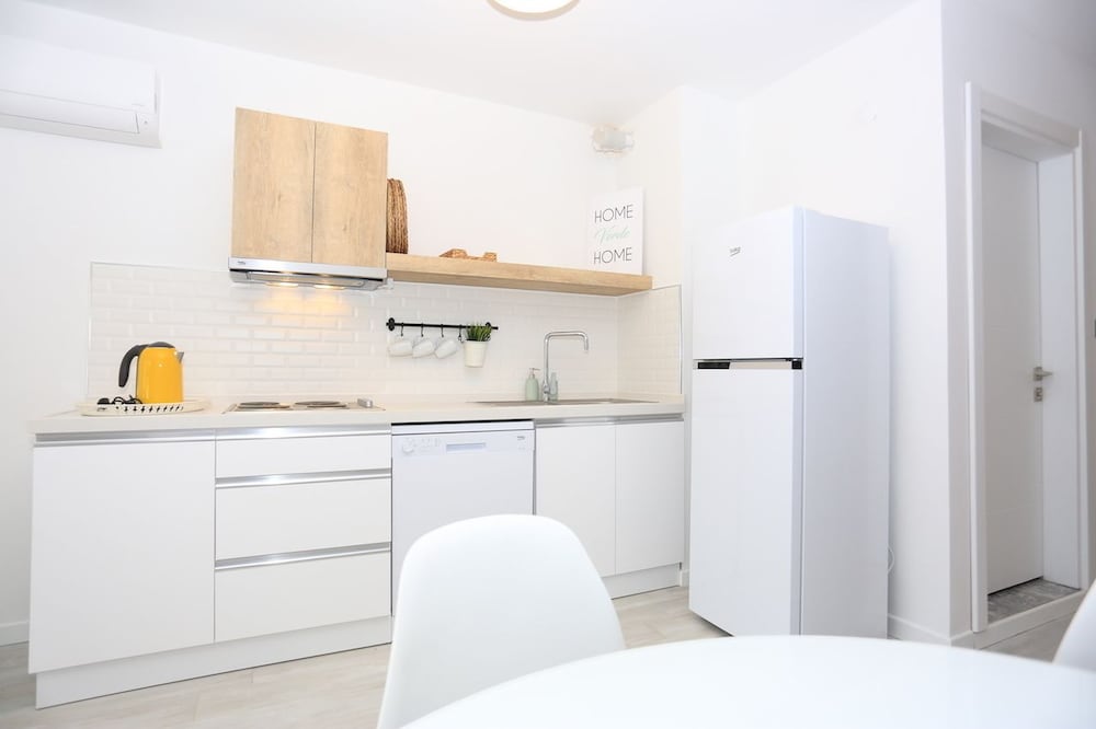 Superior Apartment, 3 Bedrooms, Kitchen, Garden View photo 3