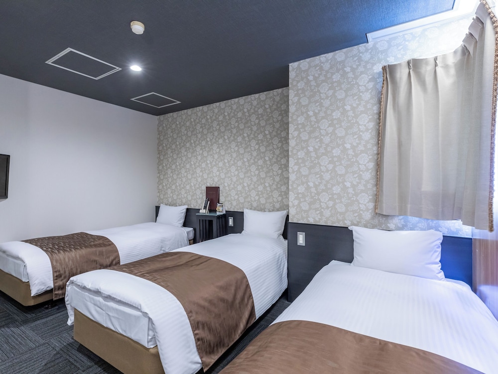 Triple Room, Smoking photo 1