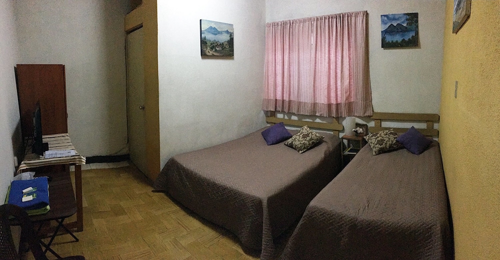 Triple Room, Multiple Beds, Non Smoking photo 1