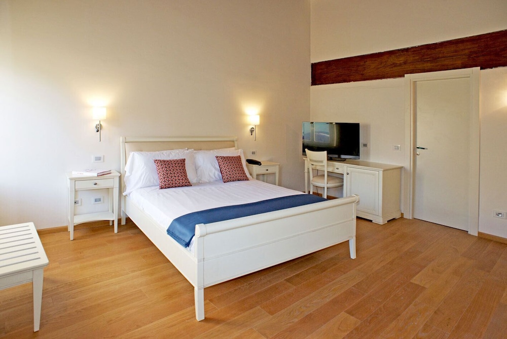 Classic Double Room, Garden View