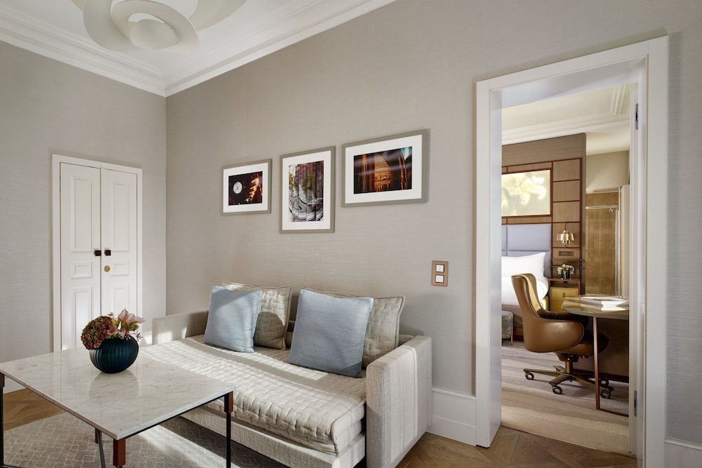Suite, 1 Bedroom, Balcony - Photo 9