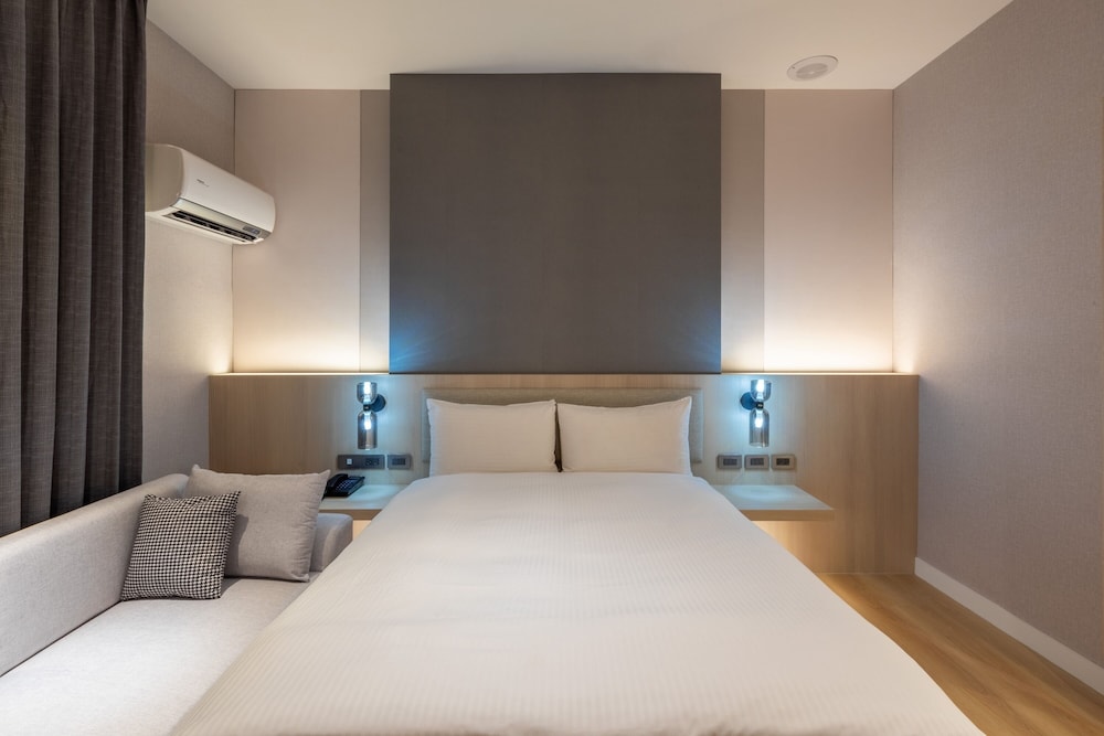 Romantic Double Room (2021 renovated) photo 3