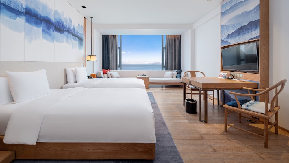 Standard Room, 2 Double Beds (180 Degree Erhai View)