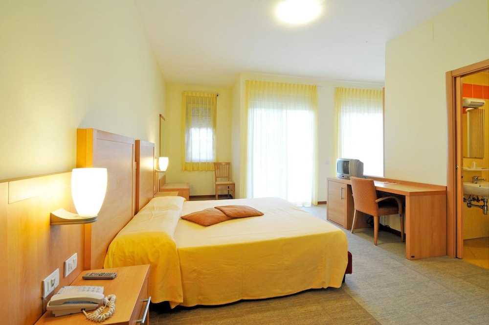 Standard Quadruple Room photo 2
