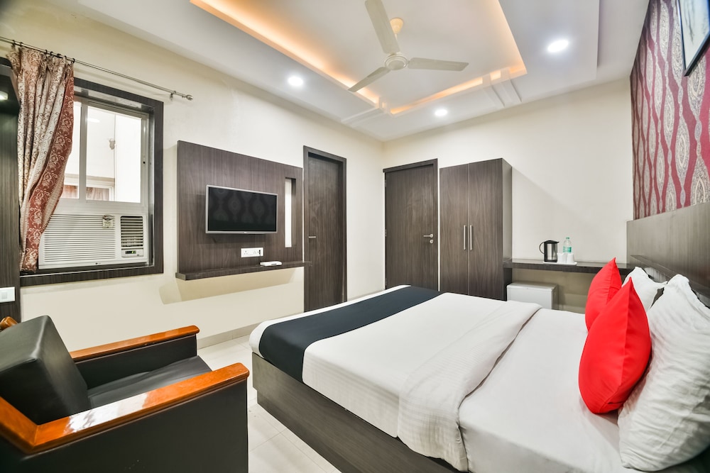 Executive Room, 1 King Bed, Refrigerator, City View
