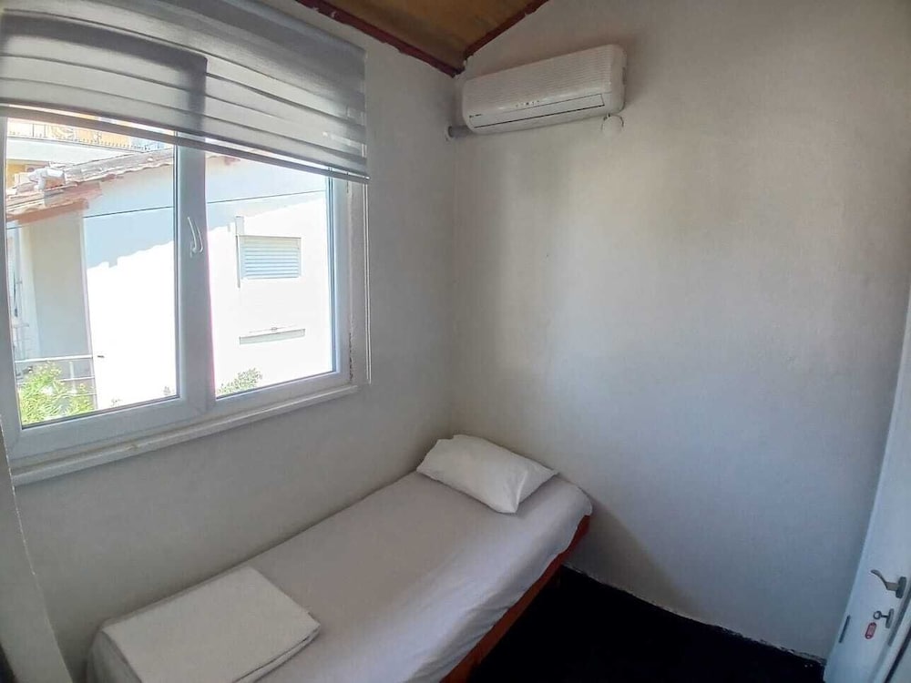 Basic Single Room photo 3
