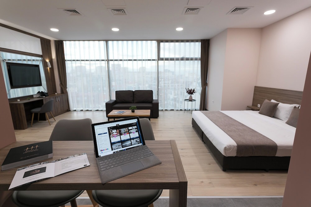 Junior Suite, Balcony, City View photo 3