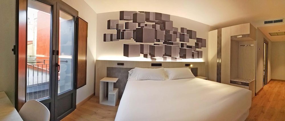 Superior Double or Twin Room (NERU Balcón) - Photo 8