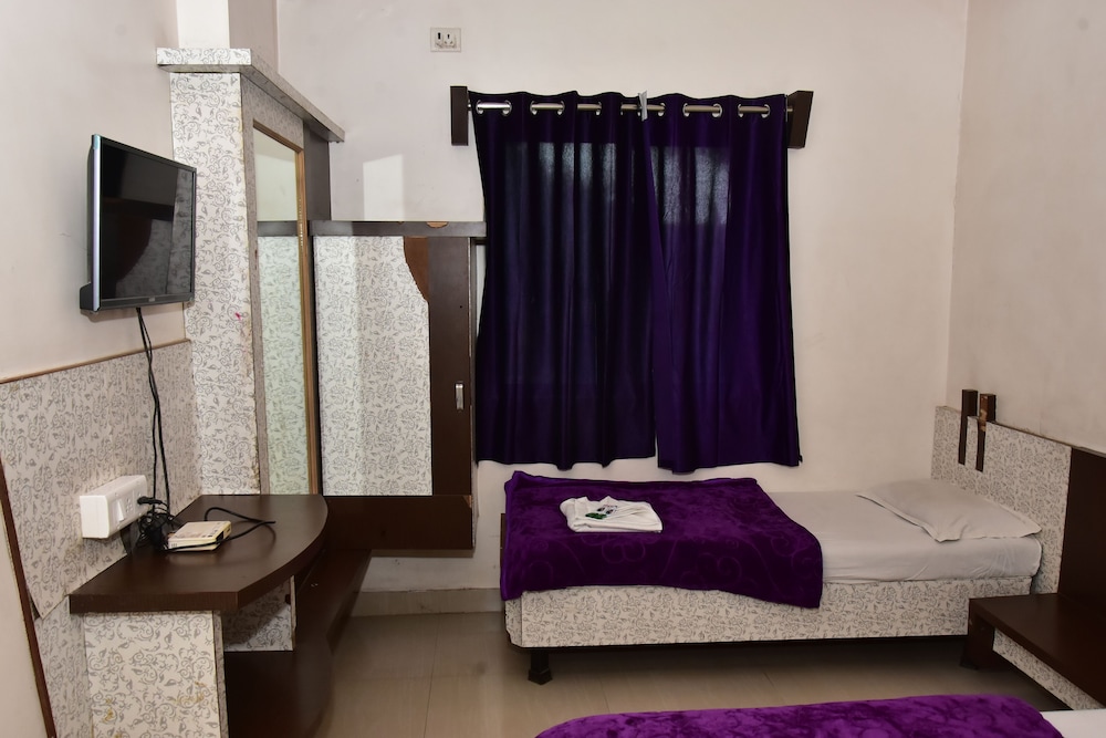 Triple Bed AC - Photo 3