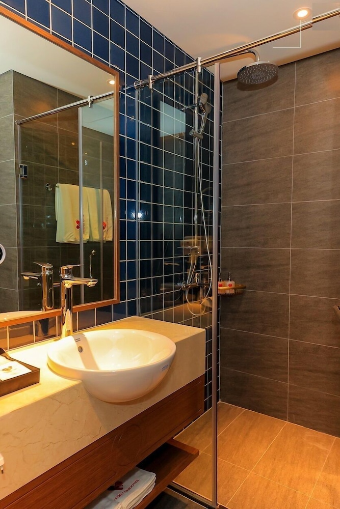 Executive Double Room, 1 Bedroom, Resort View, Sea Facing photo 3
