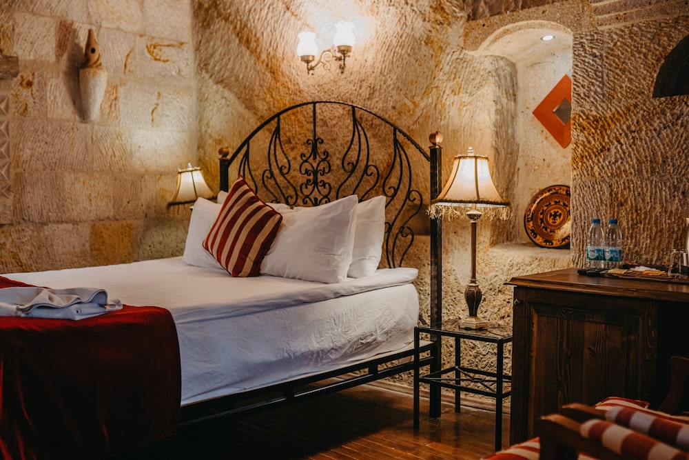 Suite Cave Room photo 1