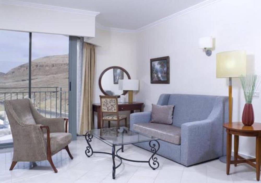 Deluxe Suite - Photo 7