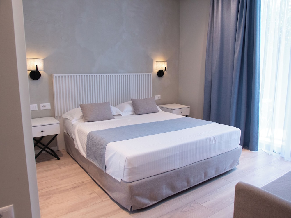 Classic Triple Room, Balcony, Garden View photo 1