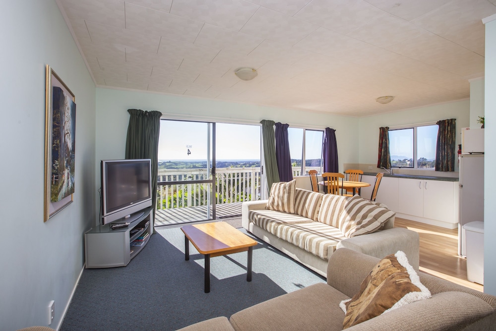 Panoramic Apartment, 1 Queen Bed, Kitchenette, Ocean View photo 2