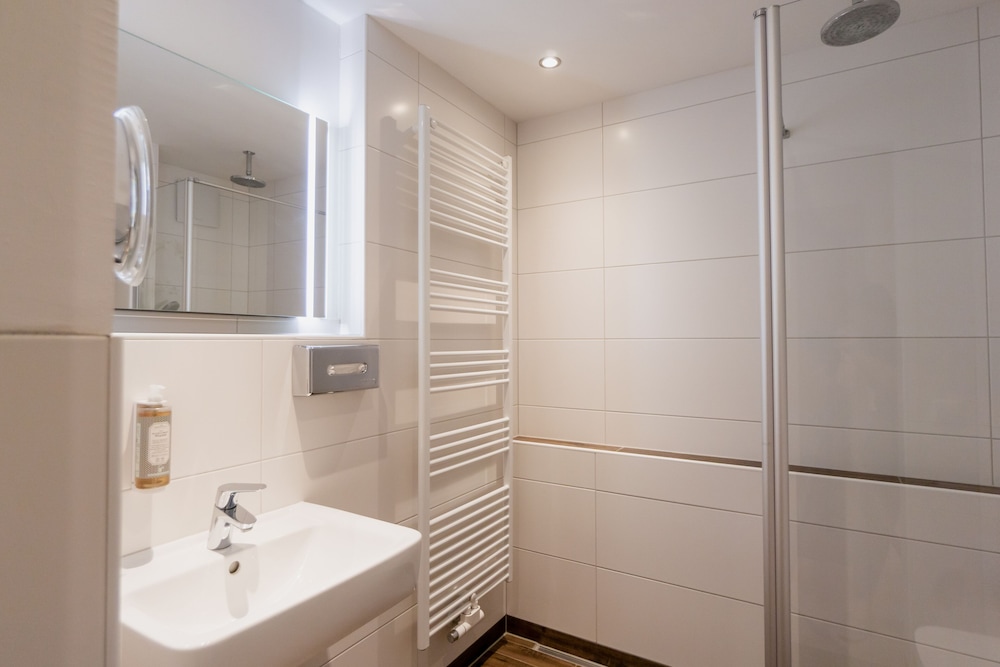 Basic Double Room - Photo 17