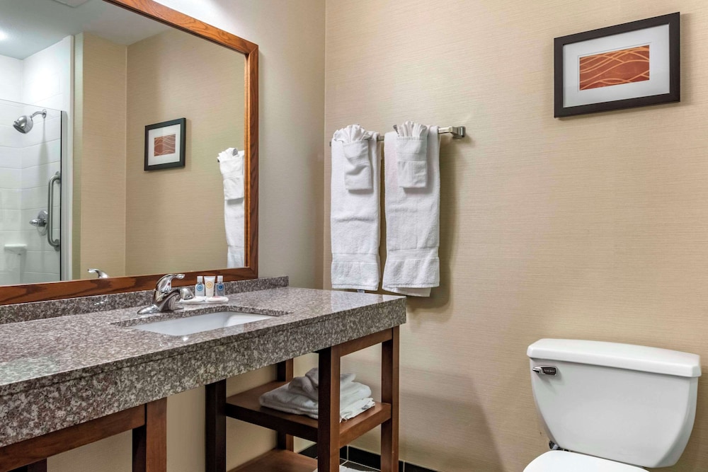 Standard Room, 2 Queen Beds, Non Smoking (Shower Only) - Photo 2