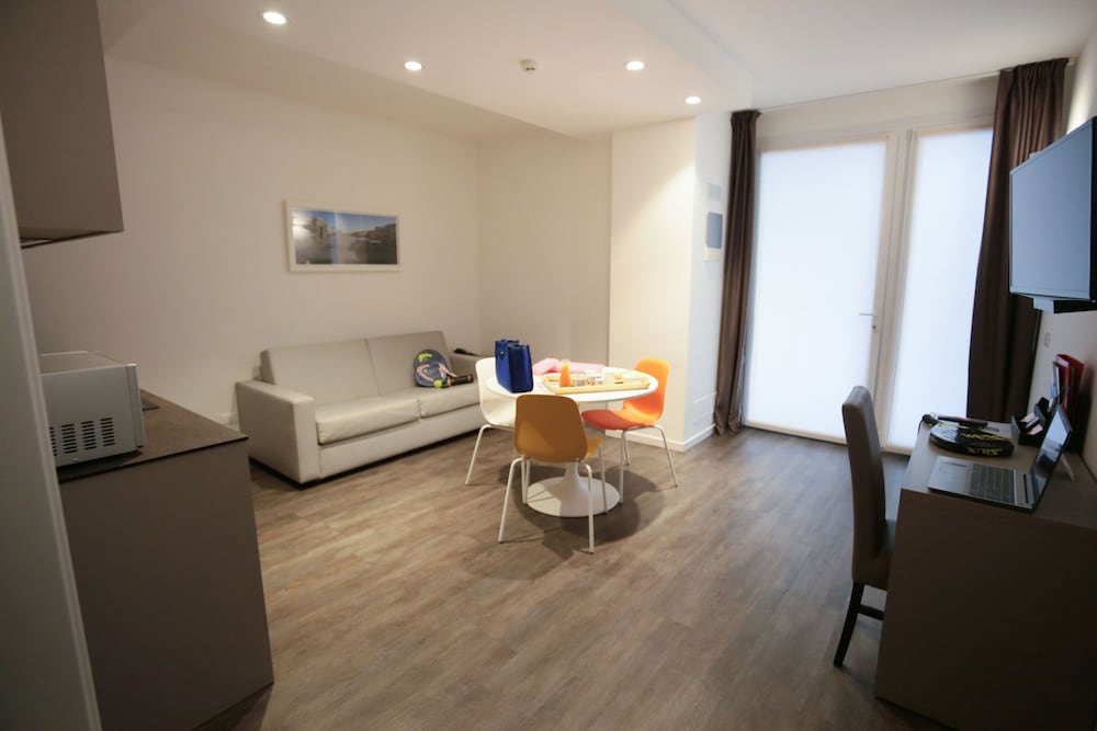 Deluxe Apartment