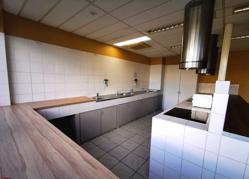 Basic Double or Twin Room, Shared Bathroom photo 2