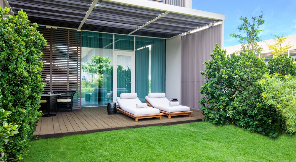 Deluxe Suite with Private Garden